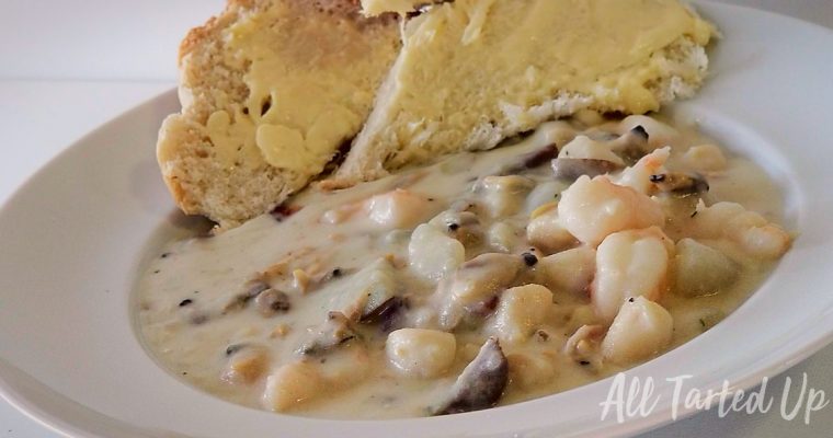 Creamy Seafood Chowder with Clams, Shrimp, and Scallops